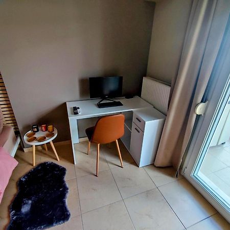 Cozy Apt! Friends & Family - Private Paid Parking 塞萨洛尼基 外观 照片