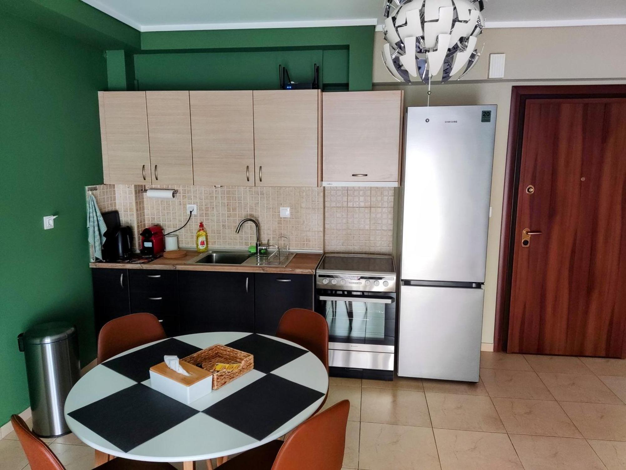 Cozy Apt! Friends & Family - Private Paid Parking 塞萨洛尼基 外观 照片