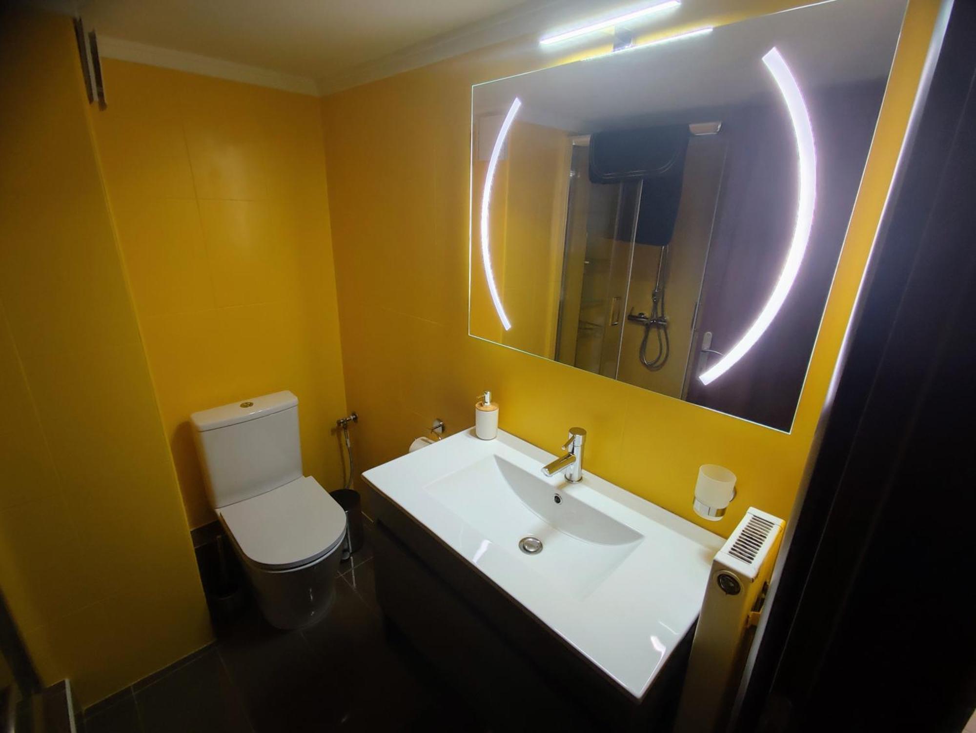 Cozy Apt! Friends & Family - Private Paid Parking 塞萨洛尼基 外观 照片